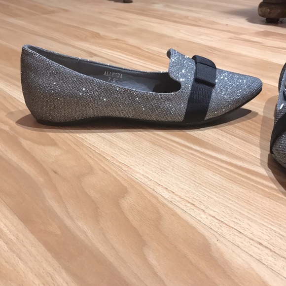 G.C. Shoes ‘ALEGRA’ Sparkly SILVER flat 7.5. NIB. - Picture 3 of 8